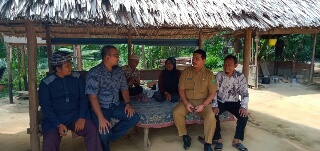 Ade Agus Hartanto & Khairizal Tampak Harmonis Berdiskusi Dengan Warga Inhu