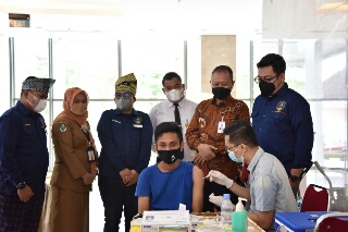 Bank Riau Kepri Bersama BMR Gelar 1.000 Vaksin untuk Masyarakat Umum