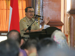 Usut Tuntas, Syamsuar Kutuk Pelaku Pembakaran Istana Siak