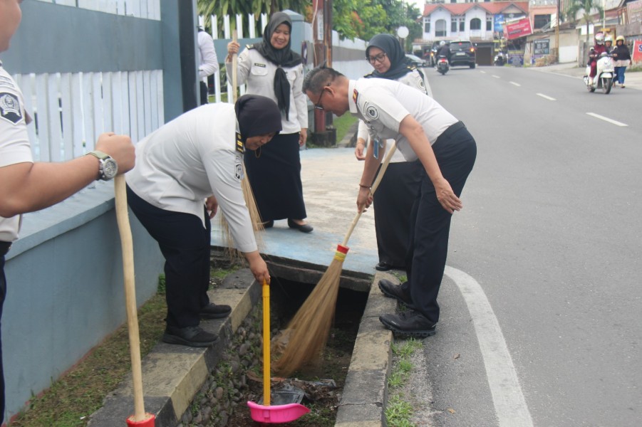 Semangat Sambut Ramadhan, Lapas Pekanbaru Gelar Kerja Bakti Bersama