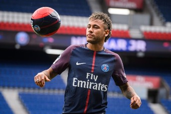 Debut Neymar Terhambat