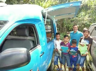 Pustaka Keliling Kuansing Diserbu Para Pembaca Dilokasi Pacu Jalur Cerenti