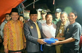 Malam-malam Bupati Kunjungi Korban Banjir