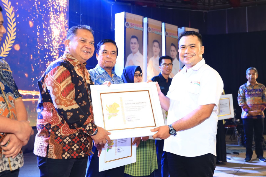 Dukung Keterbukaan Informasi Publik, 5 Perusahaan Paling Informatif Terima PWI Inhil Award 2024