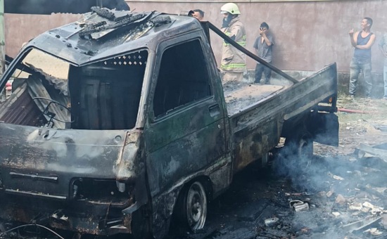 Kebakaran Hanguskan Rumah Petak dan Pick Up di Pekanbaru, Api Berhasil Dicegah Meluas