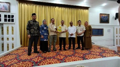 KI Riau Serahkan Laporan Pertanggung Jawaban 2022 ke Gubri
