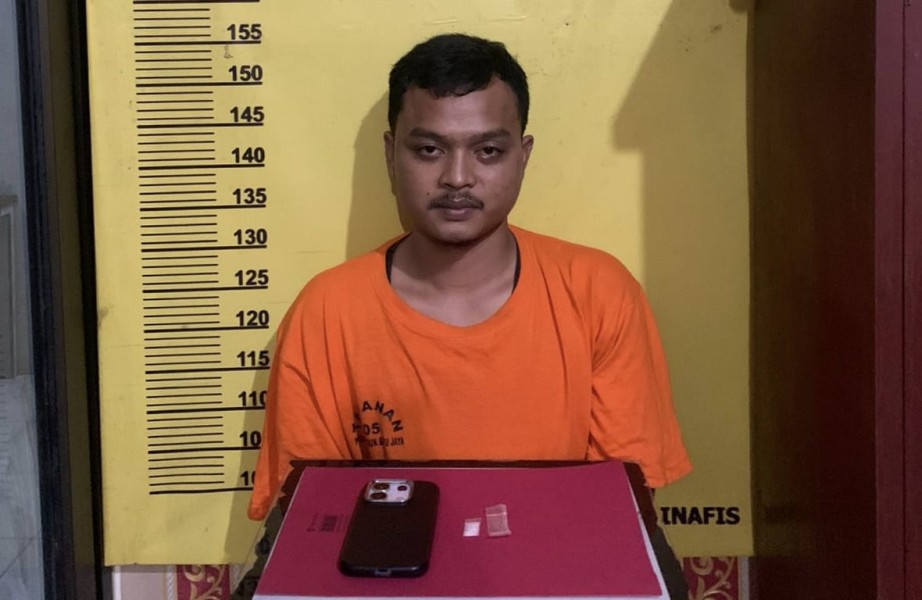 Polsek LBJ Inhu Bekuk Dua Tersangka Kasus Narkoba di Momen HUT Bhayangkara