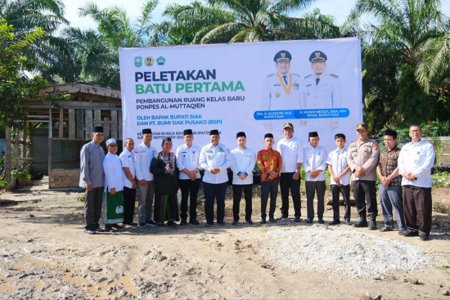 Bupati Siak Dukung Pembangunan Ruang Kelas Baru di Ponpes Al-Muttaqien Bungaraya