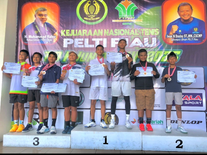 Siswa SMPN 4 Pekanbaru Raih Prestasi Membanggakan di Kejurnas Tenis Yunior 2025