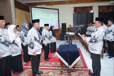 Buka Konferensi PGRI ke Dua Wabup Husni Ingin Pendidikan Lebih Baik