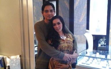 Lucky Hakim Tunda Pernikahan