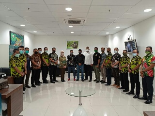 Sejumlah Pimpinan Media Beri Penghargaan 'Siber Riau Award' kepada Kajati Riau & Institusi