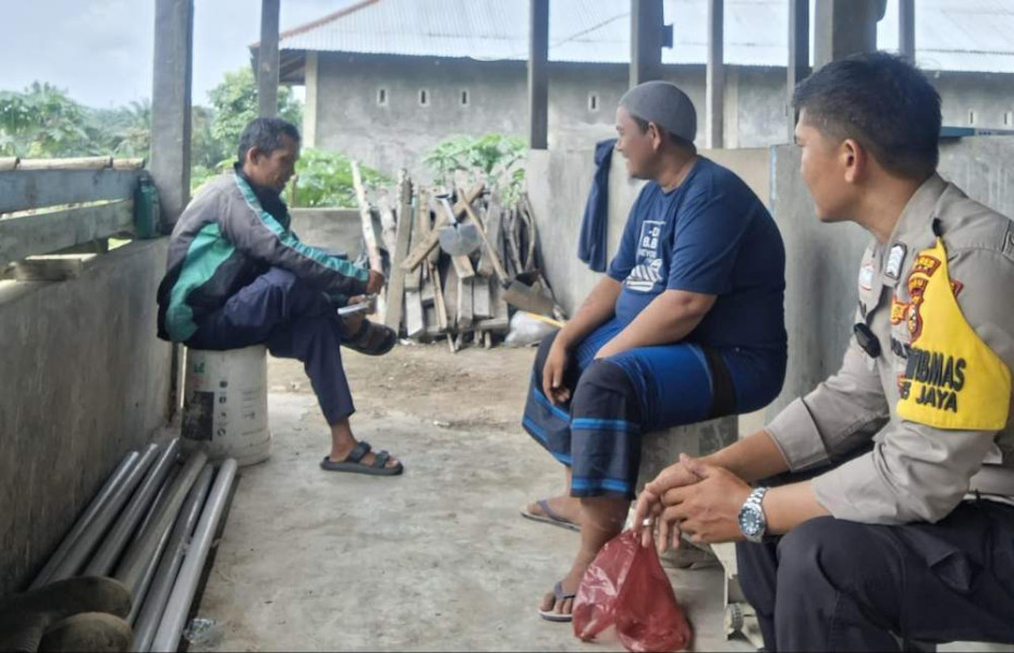 Jalin Silaturahmi Bersama Warga, Bhabinkamtibmas Polsek Minas Intensifkan Sosialisasi Pilkada Damai