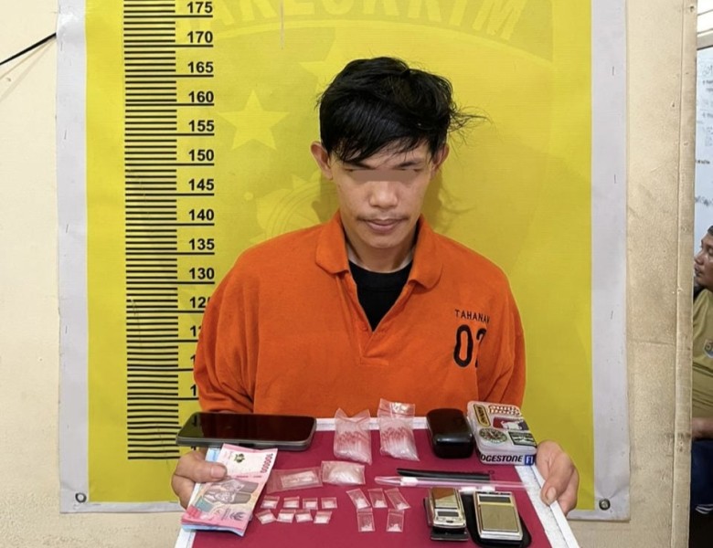 Asyik Kemasi Sabu Siap Edar, Pemuda di Inhu Diciduk Polisi