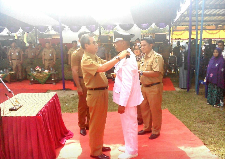 Bupati H.Mursini Lantik Kepala Desa Penganti Antar Waktu Desa Marsawa