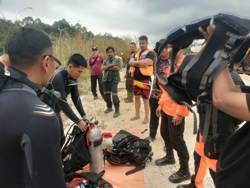 Terbaru! Tim SAR Gabungan Kembali Temukan 1 Korban Truk Perusahaan Terjun ke Sungai di Pelalawan