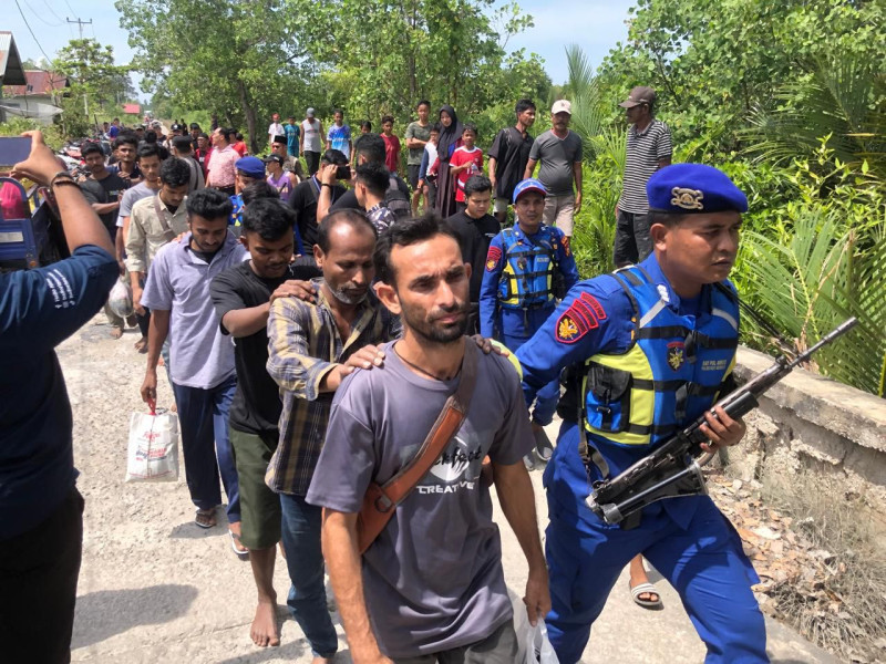 Kapal Karam, 20 WNA Terdampar  di Perairan Kepulauan Meranti Riau