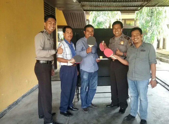 Tingkatkan Kemitraan, Polres Serahkan Sarana Olahraga Untuk PWI Kuansing