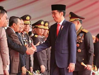 Syamsuar Terima Penghargaan dari Kapolri, Presiden Ucapkan Selamat