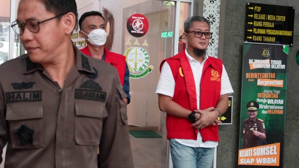 Kejati Sumsel Serahkan Tiga Tersangka Suap Proyek PUPR ke JPU