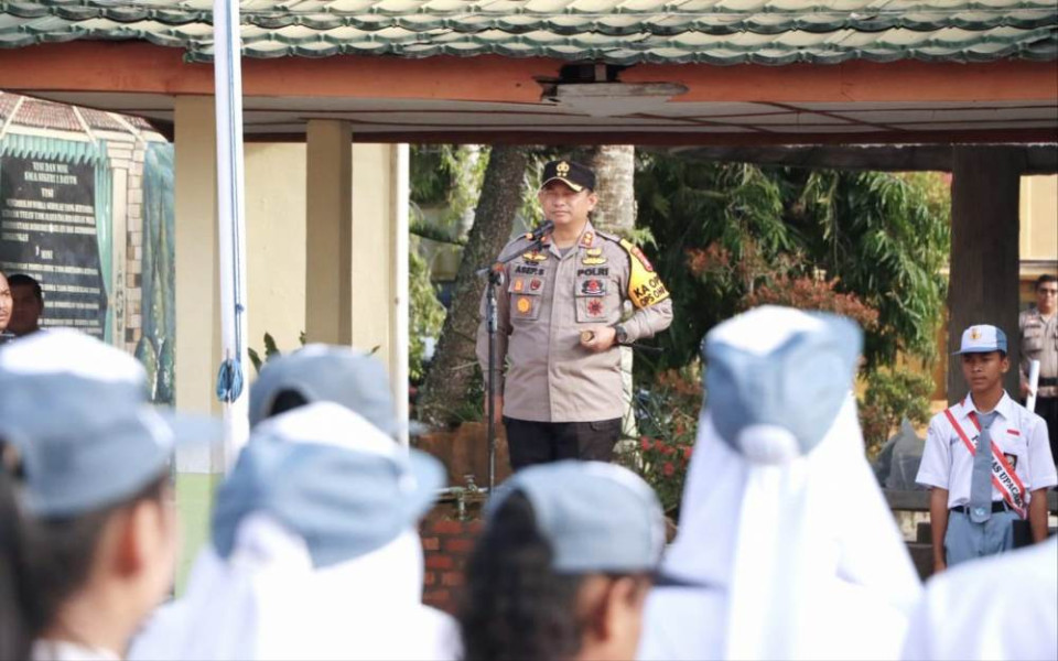Kapolres Siak Ajak Pemilih Pemula SMAN 1 Dayun Ciptakan Pilkada Damai 2024