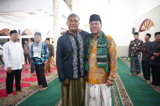 38 Tahun Mengabdi Jadi Imam Masjid di Kebun Lado, Plt Bupati Suhardiman Berangkatkan Anasrul Umroh