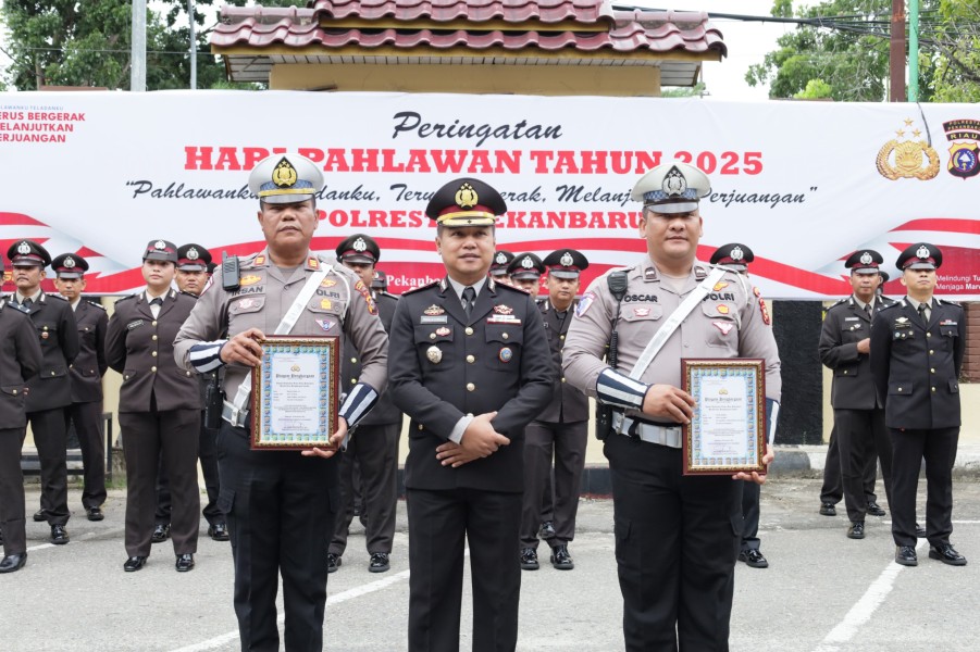 Antar Warga ke RS, Dua Polisi Lantas Terima Penghargaan di Hari Pahlawan