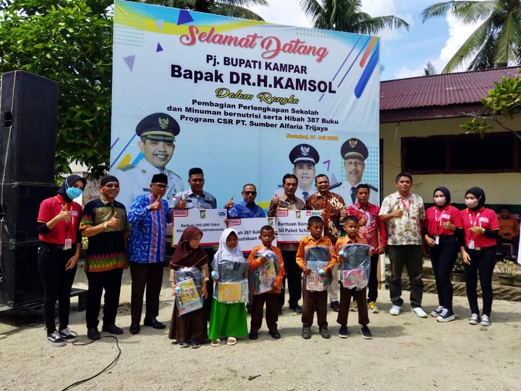 Sambut Hari Anak Nasional 2022, Alfamart Bagikan Bantuan Pendidikan Untuk Masyarakat Kampar