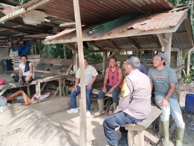 Jumat Curhat Polsek Rambah Hilir: Wadah Aspirasi dan Peningkatan Harkamtibmas di Desa Rambah Muda