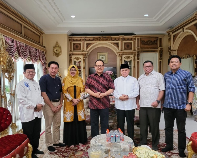 Jelang Pengukuhan, Pengurus IKKS Pekanbaru Bersilaturahmi ke Kediaman HM Rusli Zainal