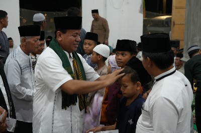 Safari Ramadhan di Guntor, Plt Bupati Suhardiman Santuni Anak Yatim