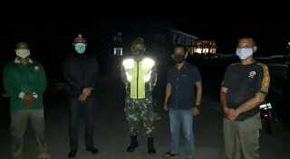 Anggota Koramil 03/Siak Bersama Satpol PP Lakukan Pengamanan Tempat Isolasi ODP Asrama Haji