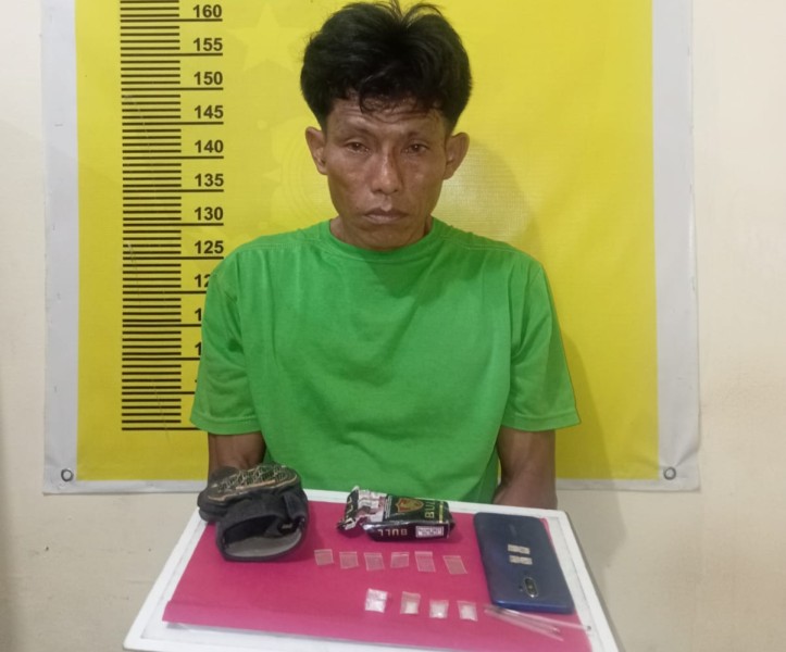 Pria Paruh Baya Asal Seberida Inhu Ini Tak Berkutik Usai Ketahuan Simpan Sabu  dalam Kotak Rokok dan Sarung Tangan