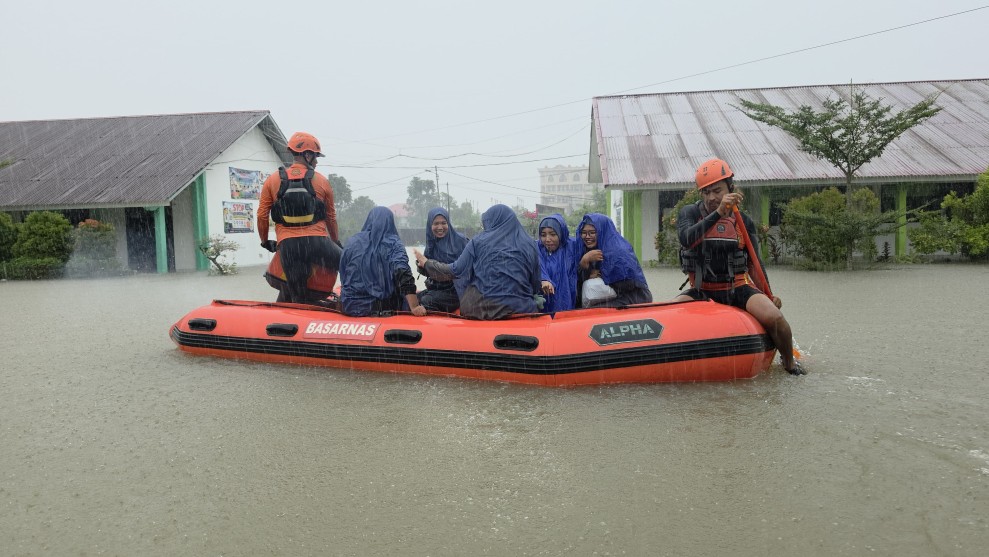 Banjir Landa Kota Padang Senin Sore, Basarnas Siagakan 3 Tim Evakuasi Warga