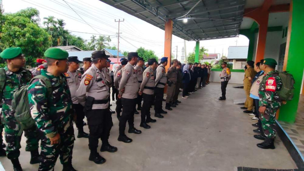 Polsek Tempuling Gelar Apel Bersama Forkopimcam Pastikan Kesiapan Pergeseran Logistik Pemilu