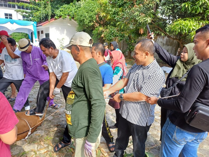 Semangat Kebersamaan Warnai Pemotongan Hewan Kurban PWI Riau