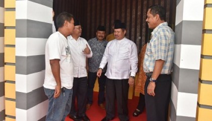 Bupati Amril Tinjau Stand Bazar Kabupaten Bengkalis