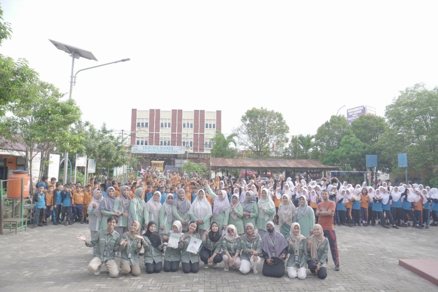 Mahasiswa KKN FiSIP Unri Edukasi Murid SDN 42 Pekanbaru