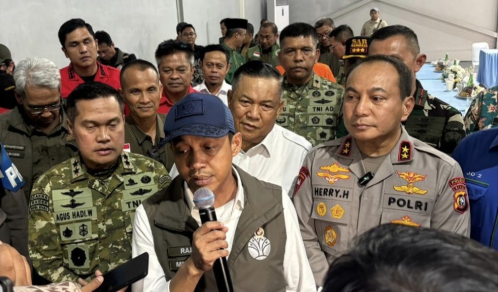 Bawa Pesan Prabowo, Menhut Raja Juli Antoni Cek Langsung Penanganan Karhutla di Riau
