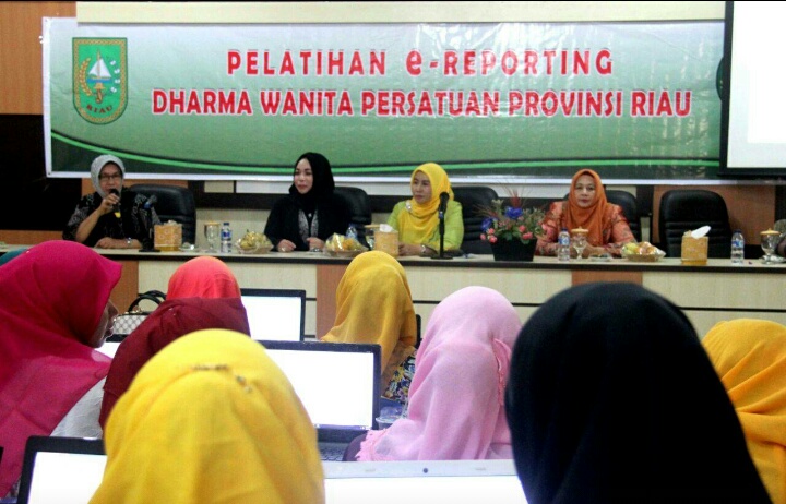 Agar Melek IT, Pengurus DWP Inhil Ikuti Pelatihan e-Reporting