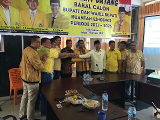 Didampingi Ketua NasDem, Andi Putra Daftar di Partai Sendiri 