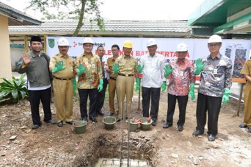 Dirut BRK dan Bupati Inhil Lakukan Peletakan Batu Pertama
