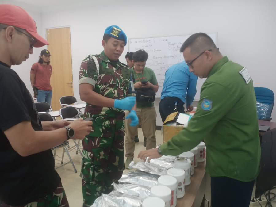 Personel Lanud Roesmin Nurjadin  Ungkap  Penyelundupan Sabu di Terminal Kargo Bandara SSK II