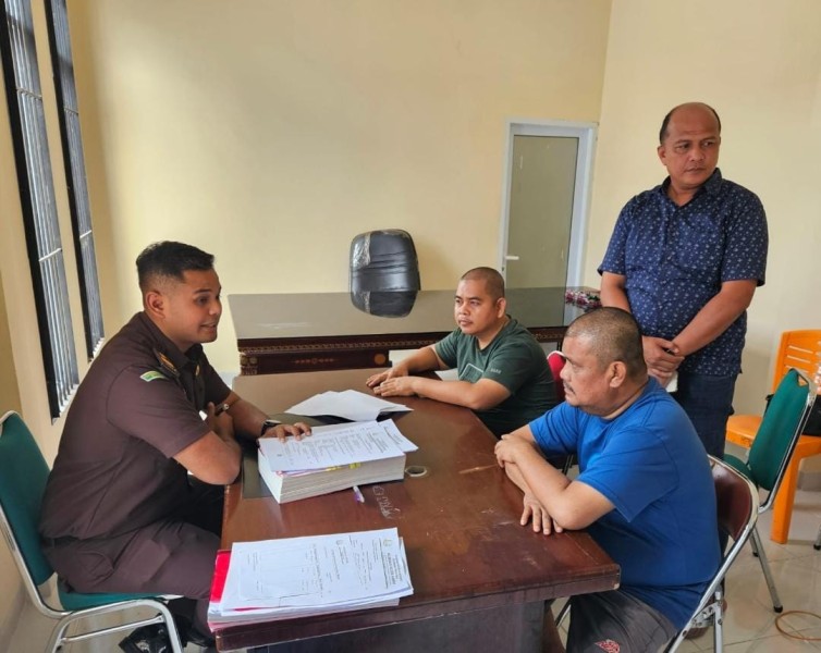 Kades Tarai Bangun dan Eks Sekdes Dilimpahkan ke Jaksa dalam Kasus Dugaan Pemalsuan Surat Tanah