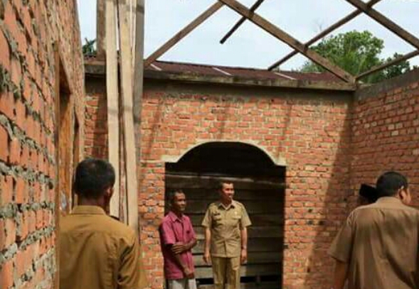 Bupati Tinjau Bantuan Rumah di  Mempura