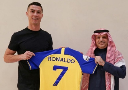 Digaji Rp3,3 Triliun Per Tahun, Cristiano Ronaldo Resmi Gabung ke Al Nassr
