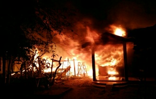 Kobaran Api Luluhlantakkan Tiga Unit Rumah di Inhil