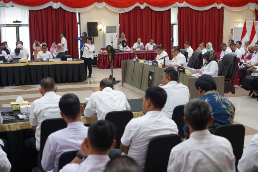 Pj Gubri Buka Rakor Penanggulangan Kemiskinan di Riau