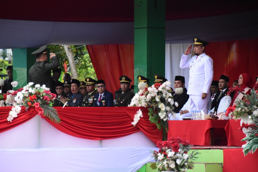 Bupati Ade Agus Jadi Inspektur Upacara, Pimpin Peringatan HUT ke-81 RI Tingkat Kabupaten Inhu