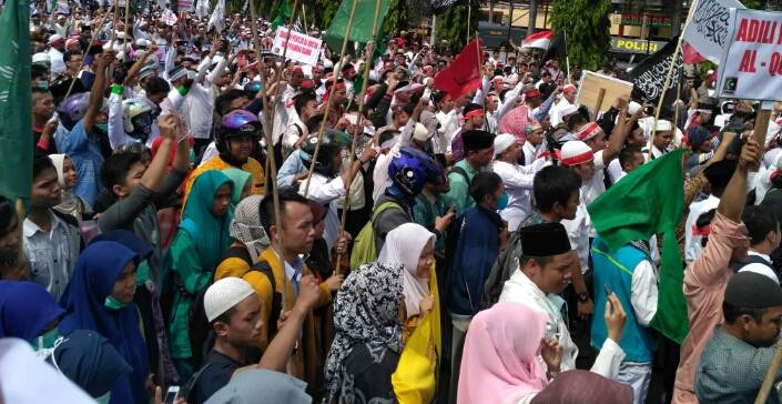 Panas,  Ribuan Umat Muslim Desak Polri Tangkap Penista Agama